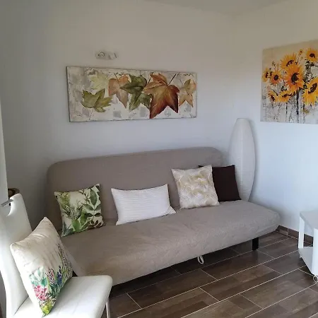Neu Renoviert! Charmantes Und Gemuetliches Mit Balkon Und Meerblick شقة