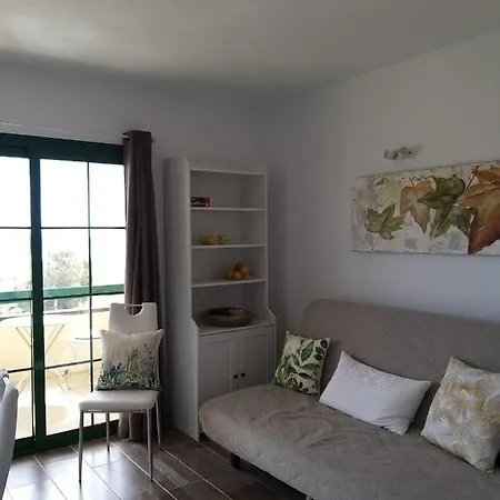 Neu Renoviert! Charmantes Und Gemuetliches Mit Balkon Und Meerblick *